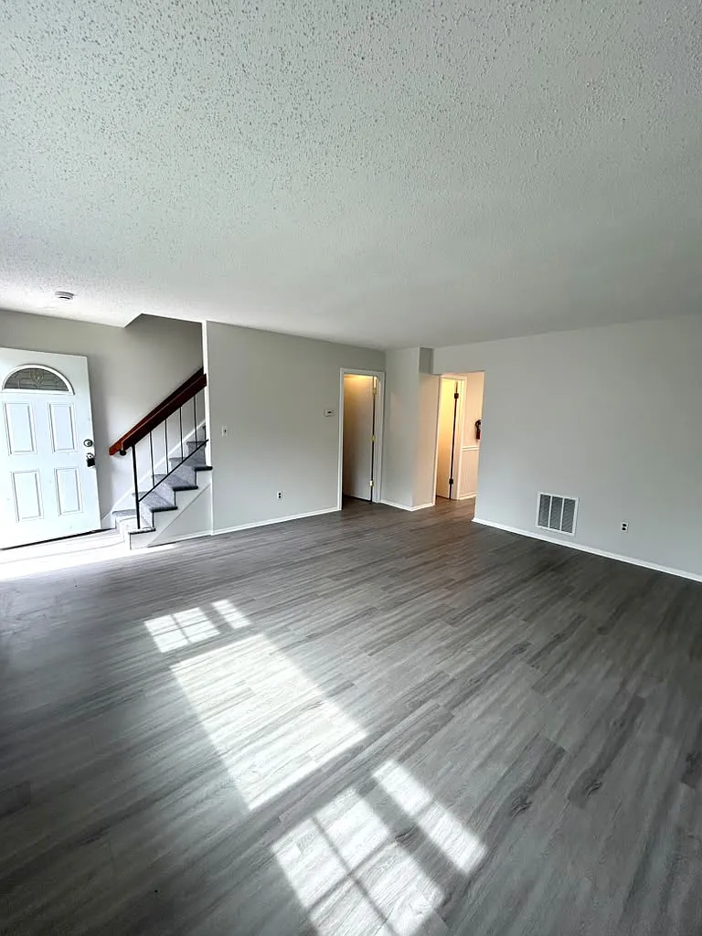 2 bed, 1200 sqft, $2,600 — Photo 2