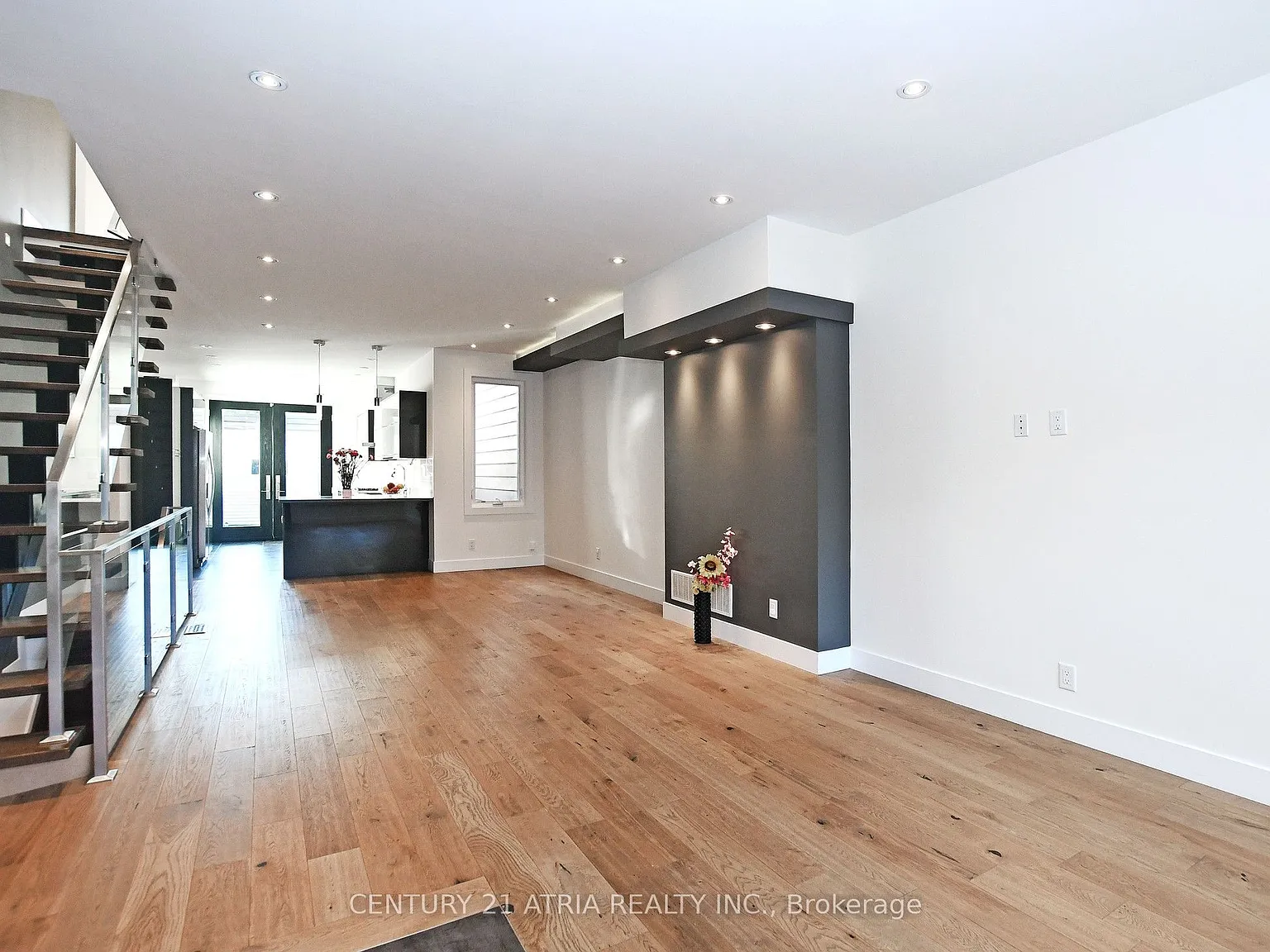 3 bed, $6,200 — Photo 3