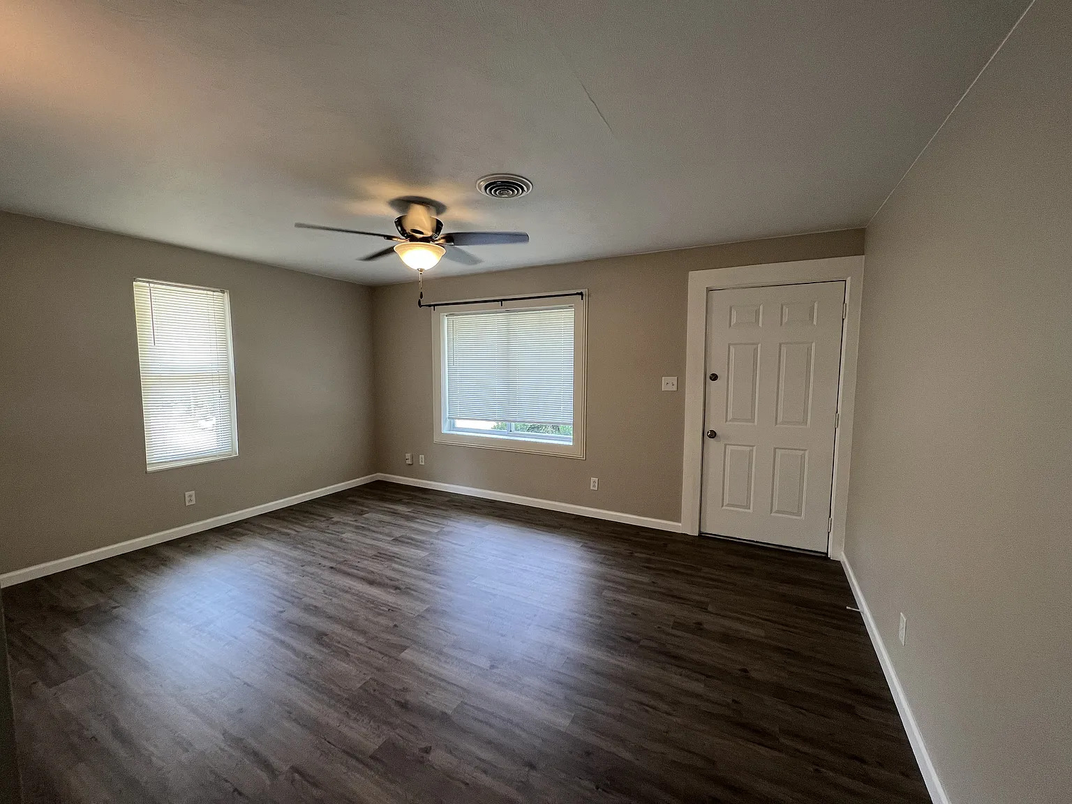1 bed, 700 sqft, $900 — Photo 2