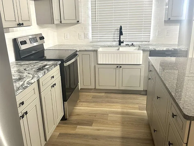 11930 Greenglen Dr — Photo 5
