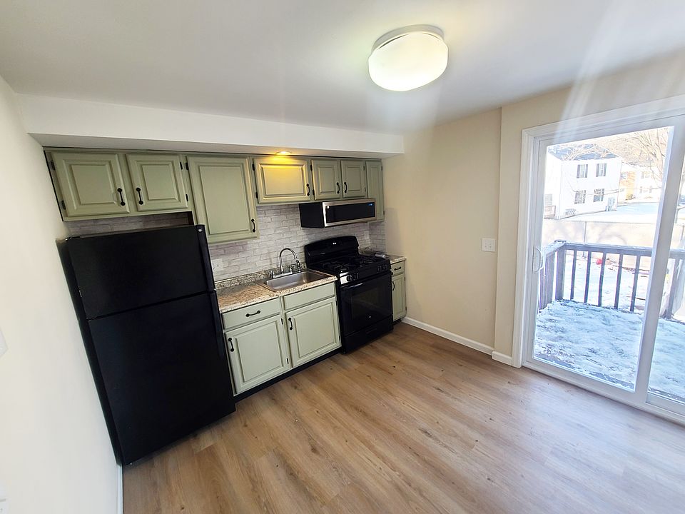 Eat-in Kitchen