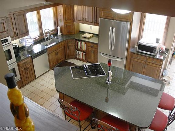 3rd image of 808 Wildwood Ct