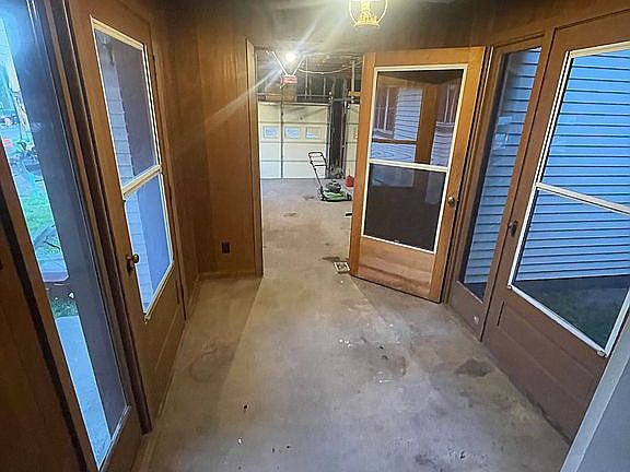 4th image of 20840 Royce Rd
