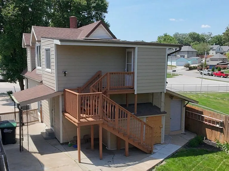 4515 S 17th St — Photo 3