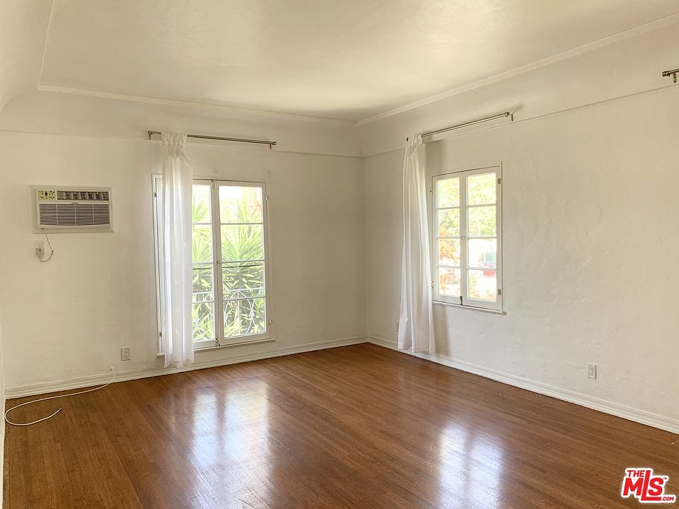 1st image of 421 S Maple Dr #1/2