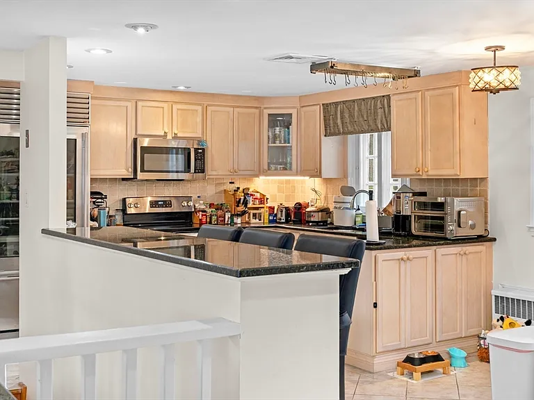 40 Carlson Ave — Photo 2