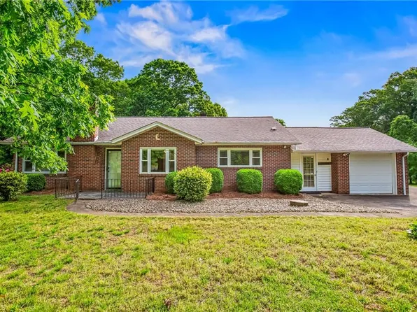 2804 Us Highway 21, Hamptonville, NC 27020