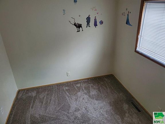 4th image of 4432 Garfield St