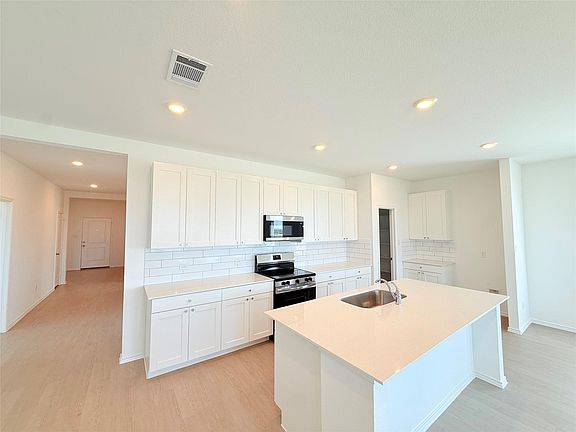 3rd image of 514 Heritage Groves Rd