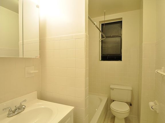 4th image of 2972 Jerome Ave