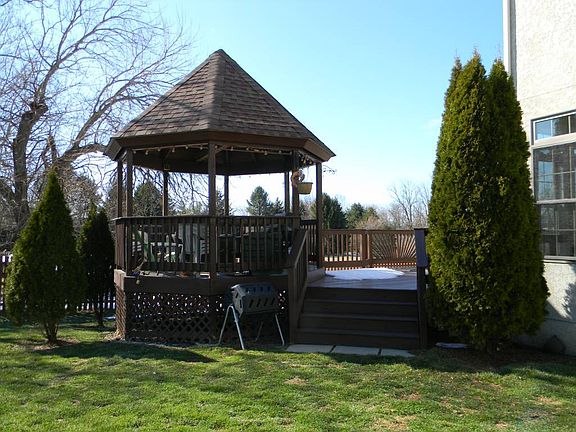 3rd image of 4081 Hunter Ct