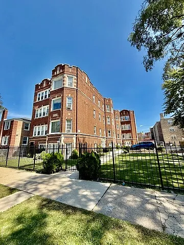 9213 S Laflin St Photo 1