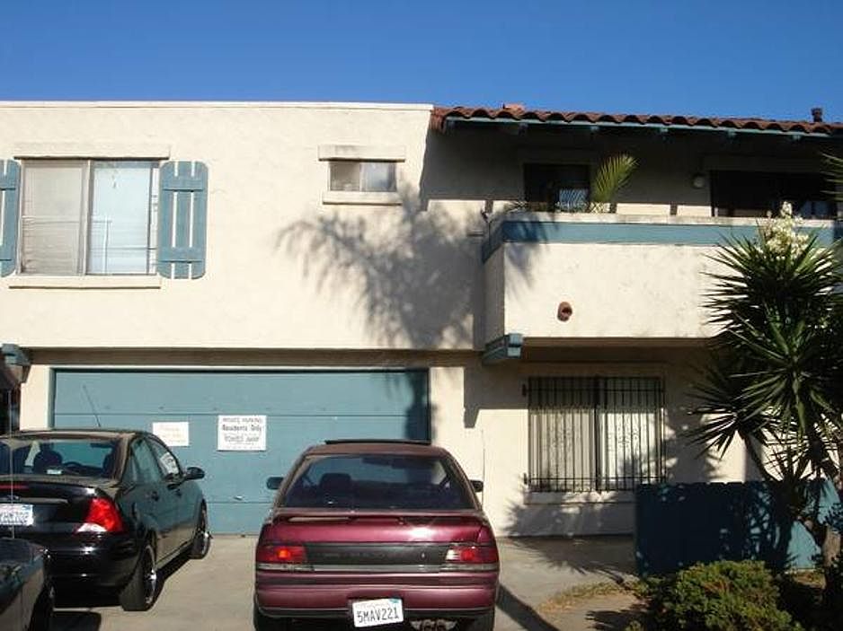 Front view of apartment building.