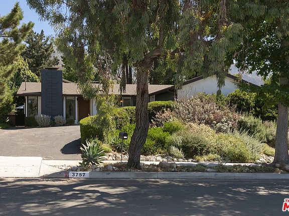 2nd image of 3757 Santa Carlotta St
