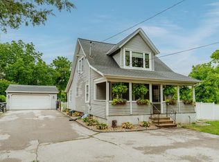 26114 Loomis Rd W, Waterford, WI 53185