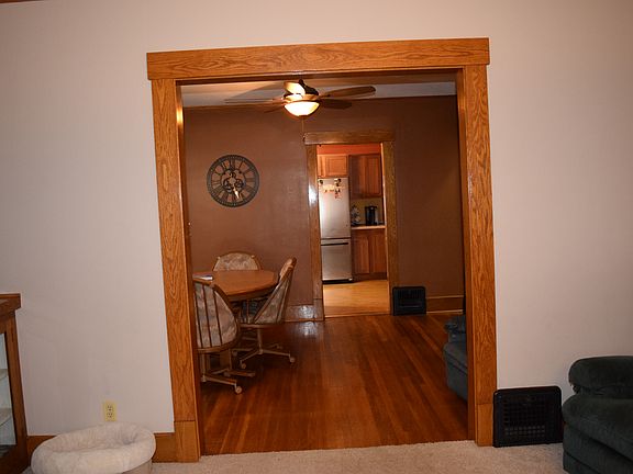 5th image of 217 5th St NE