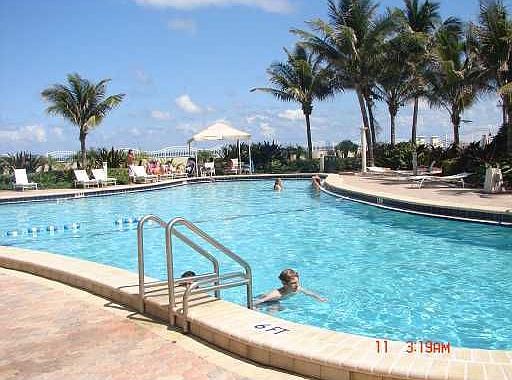 3rd image of 3901 S Ocean Dr APT 5D