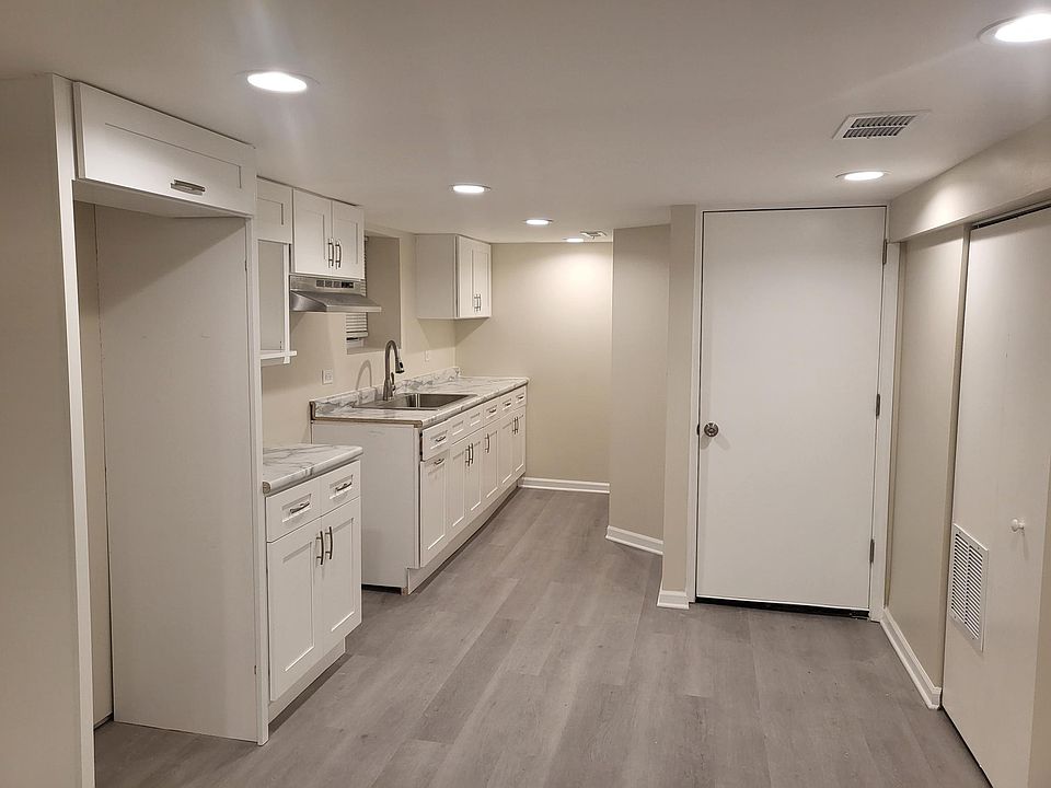 2nd image of 5000 W Winona St #Basement
