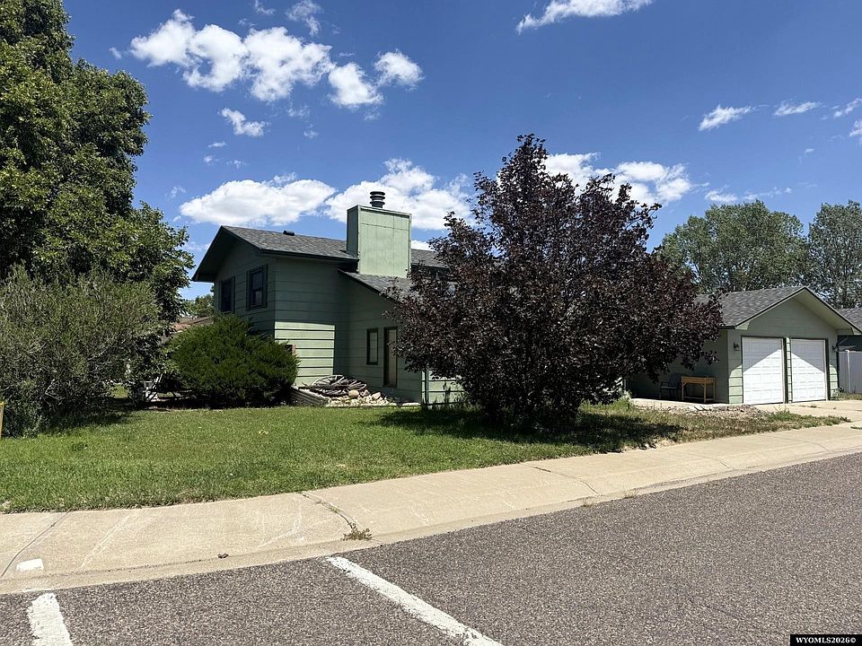 2nd image of 300 20th St