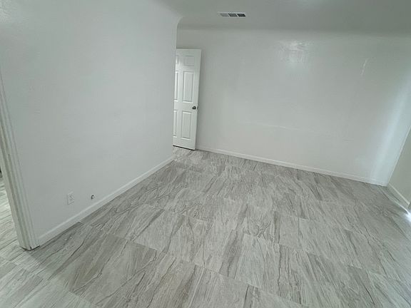 3rd image of 1801 Brokaw Ave #102