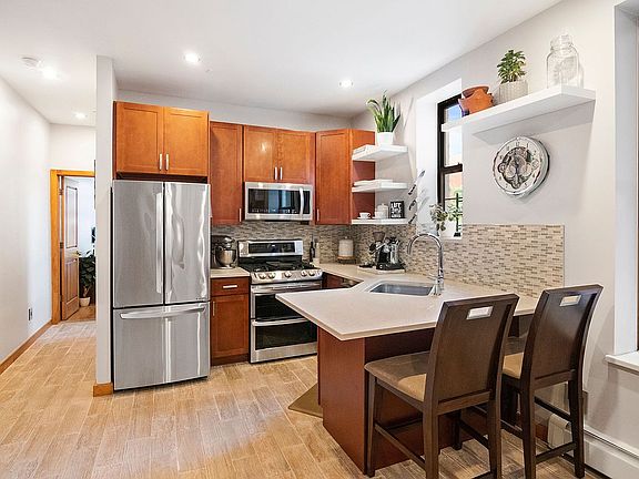 4th image of 242 W 112th St APT 4-C