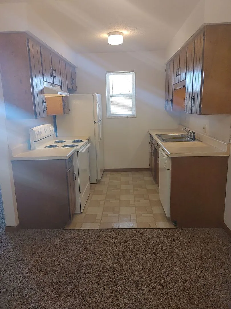 Boxwood 604 — Photo 3