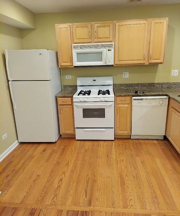 1st image of 5953 N Kenmore Ave APT 303