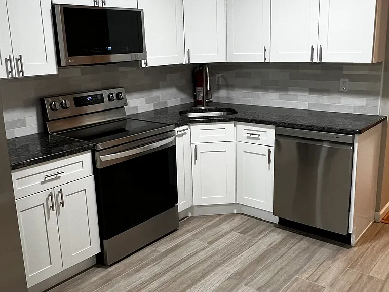 130 Morris Ave #10 — Photo 2