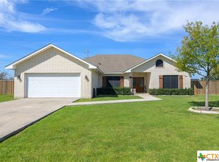 120 Castle Breeze Dr, Seguin, TX 78155