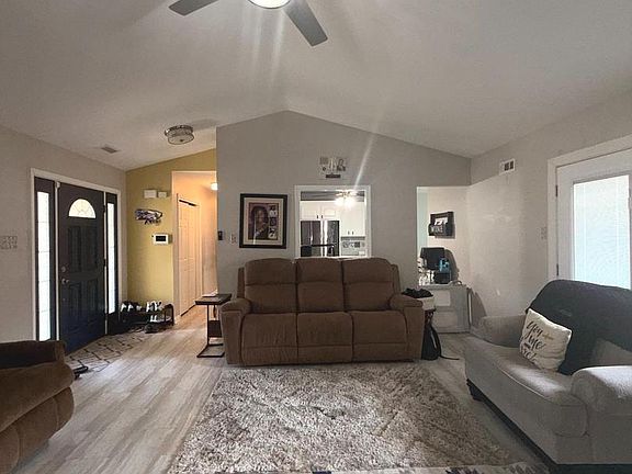 4th image of 21 Chandler Ln