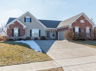 1046 Pearview Dr, Saint Peters, MO 63376