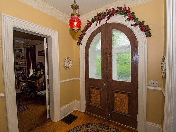 3rd image of 1105 W Vistula St