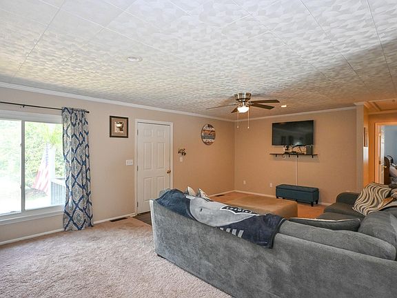 4th image of 463 River Rd