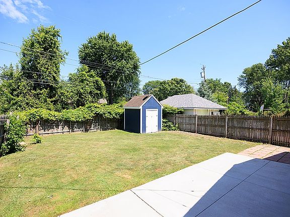 5th image of 27589 Moran St