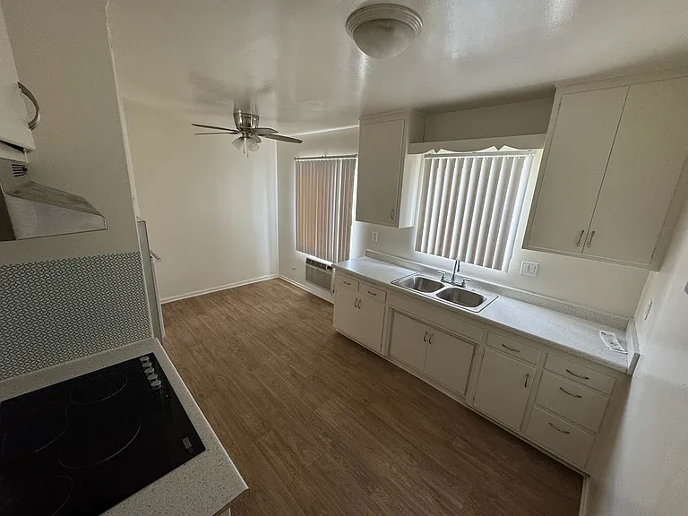 7701 Franklin St #6 — Photo 18