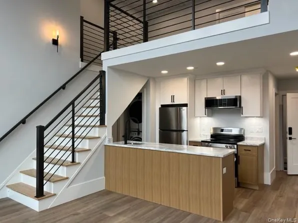 42 N Main St #6, Florida, NY 10921
