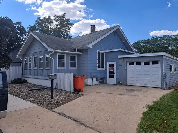 309 N 16th St, Mattoon, IL 61938