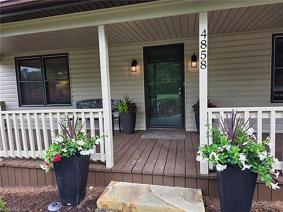 2nd image of 4858 Fleetwood Cir