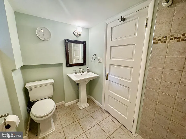 204 S Irving St — Photo 19