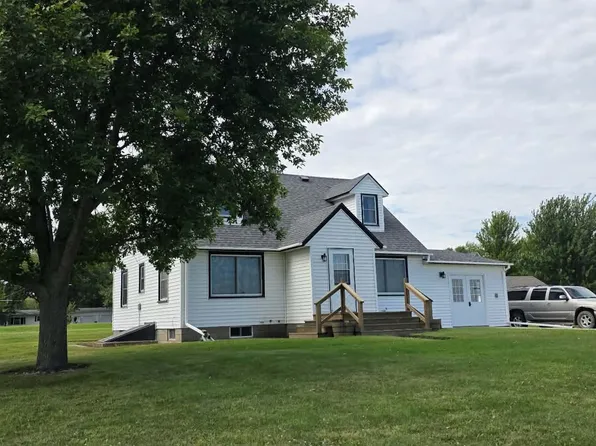 206 E Main St, Wanda, MN 56294