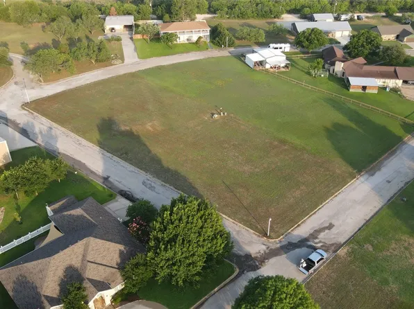 Crensahw St, Comanche, TX 76442