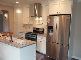 37 Tyburn Ln, South Setauket, NY 11720