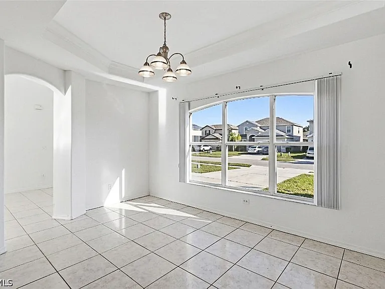 1403 Curtis Ave S — Photo 4