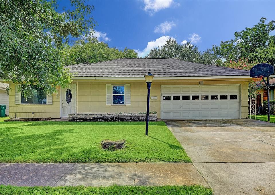 1st image of 1902 Linda Ln