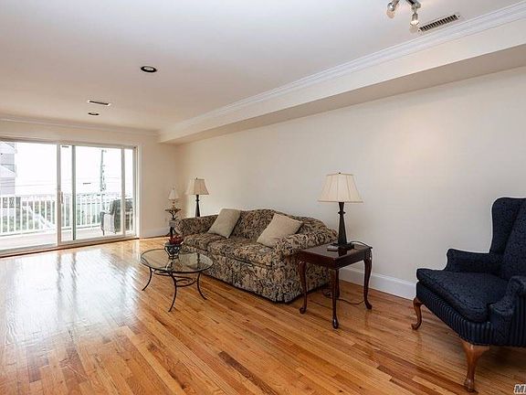 4th image of 129 West Broadway