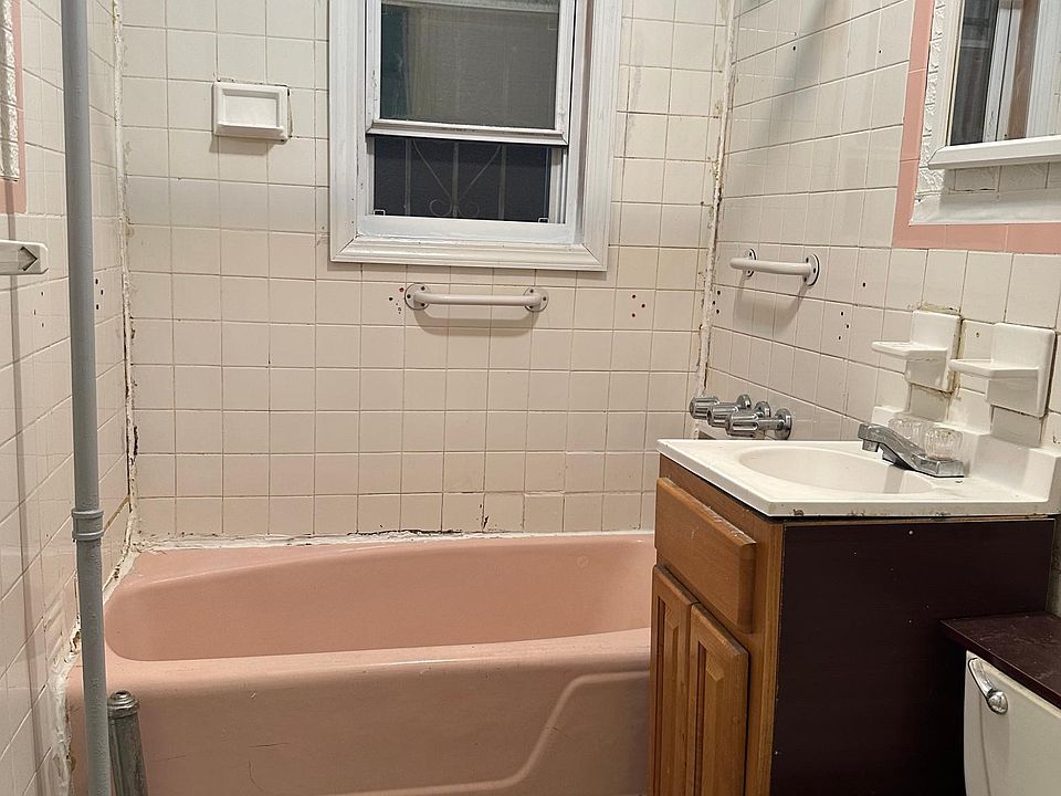 1st image of 14848 Hillside Ave Floor 1