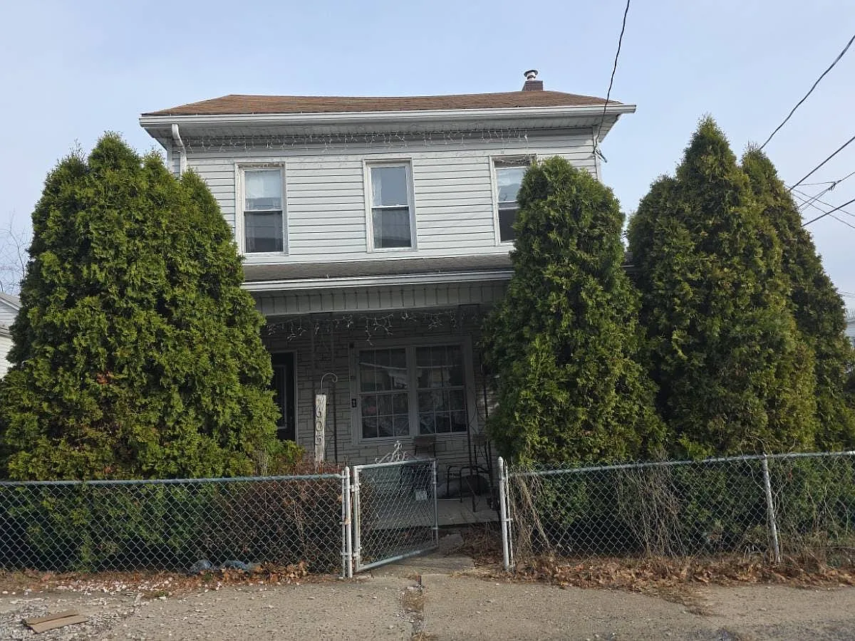 603 W Pine St photo 1