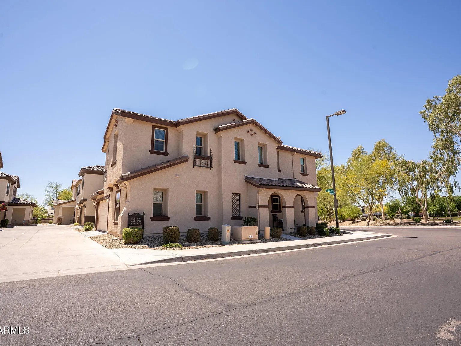 3 bed, 2.5 bath, 2271 sqft, $2,400 — Photo 3