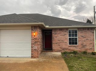 202 Commercial St APT 1, Prairie Grove, AR 72753