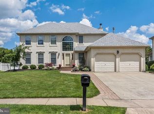 17 Lexington Cir, Marlton, NJ 08053